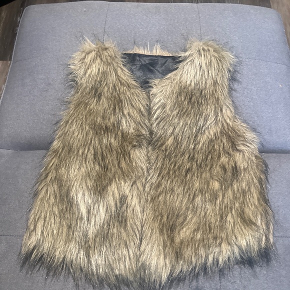 Faux Fur Vest - Picture 1 of 3